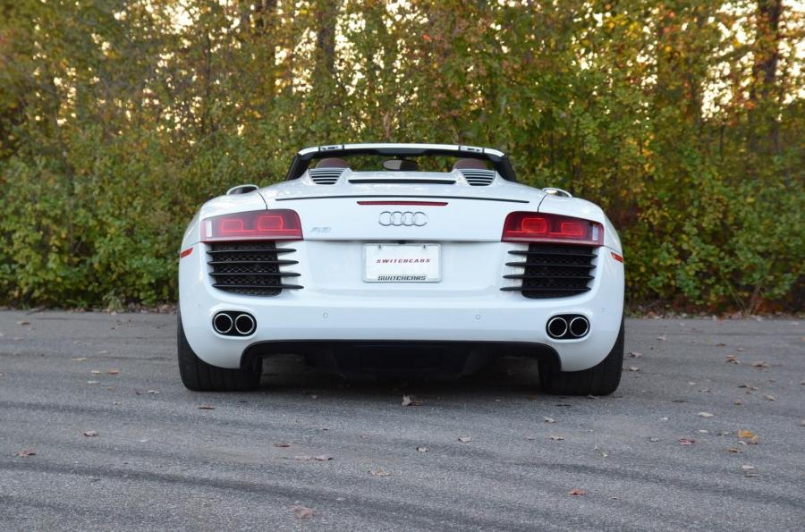  Audi R8 Spyder 2011 года  (NA) (фото 6 из 59)